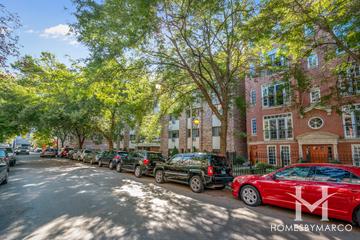625 W. Wrightwood building in the Lincoln Park neighborhood of Chicago, IL