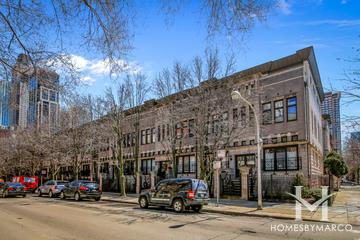 Oak Club Condos building in the River North neighborhood of Chicago, IL