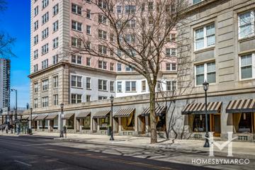 Edgewater Beach Apartments building in the Edgewater neighborhood of Chicago, IL