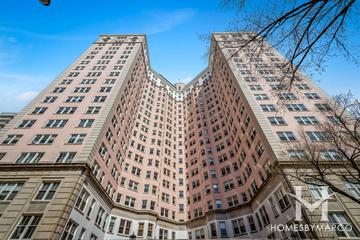 Edgewater Beach Apartments building in the Edgewater neighborhood of Chicago, IL