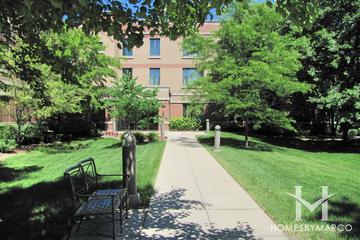 891 Central building in Highland Park, IL