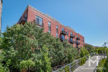 Bucktown View building in the Bucktown neighborhood of Chicago, IL