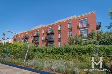 Bucktown View building in the Bucktown neighborhood of Chicago, IL