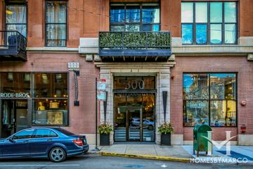 Photos of 300 W. Grand building in Chicago, IL