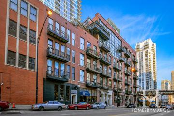 300 W. Grand building in the River North neighborhood of Chicago, IL