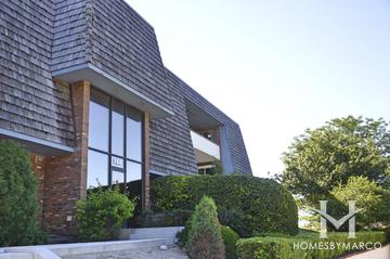 Red Top Villas building in Libertyville, IL