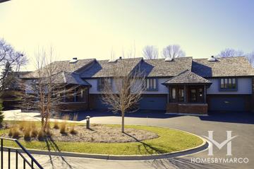 Red Top Villas building in Libertyville, IL