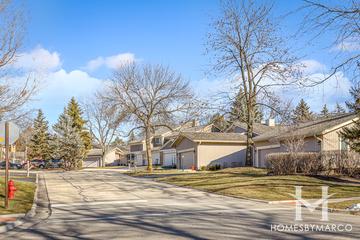 Red Top Villas building in Libertyville, IL