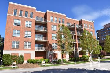 900 Lee building in Des Plaines, IL