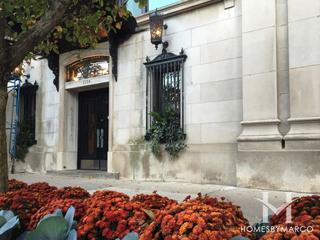 2130 N. Lincoln Park West building in the Lincoln Park neighborhood of Chicago, IL