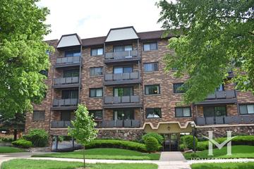 121 S. Vail building in Arlington Heights, IL