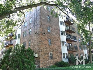 Oak Court Condominiums building in Evanston, IL