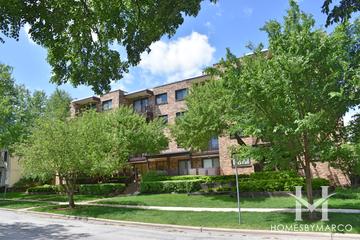 100 S. Vail building in Arlington Heights, IL