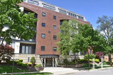 Evergreen House building in Arlington Heights, IL