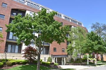 Evergreen House building in Arlington Heights, IL
