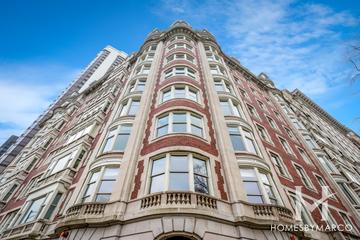 999 N. Lake Shore building in the Streeterville neighborhood of Chicago, IL