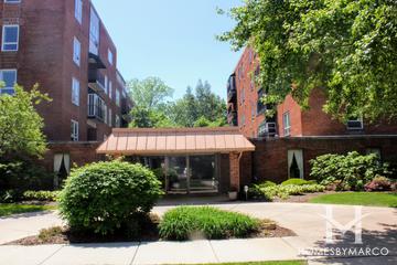 450 W. Downer building in Aurora, IL