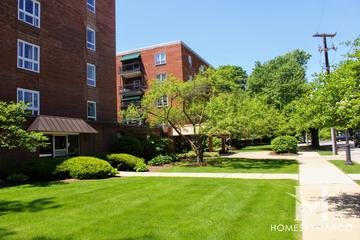 450 W. Downer building in Aurora, IL