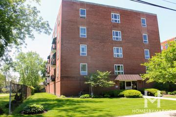 450 W. Downer building in Aurora, IL