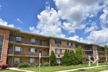 Salem Lane Condominiums building in Arlington Heights, IL