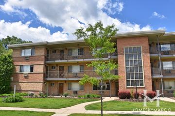 Salem Lane Condominiums building in Arlington Heights, IL