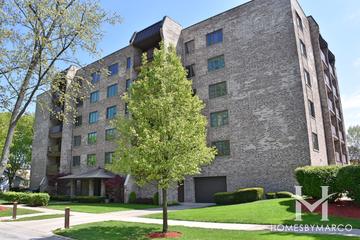 Coachlight Manor building in Des Plaines, IL