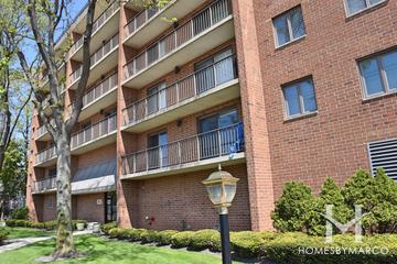 Center Manor building in Des Plaines, IL