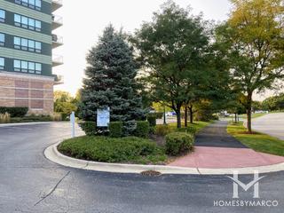 6420 Double Eagle building in Woodridge, IL