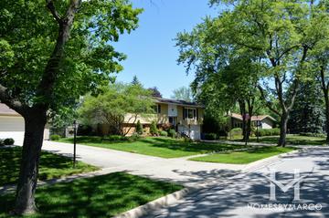 Sunridge subdivision in Downers Grove, IL