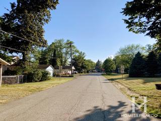 Le Villa Vaupell subdivision in McHenry, IL