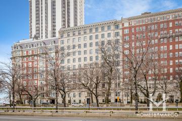 229 E. Lake Shore building in the Streeterville neighborhood of Chicago, IL