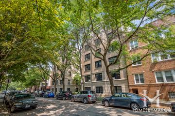 2335-2341 N Commonwealth building in the Lincoln Park neighborhood of Chicago, IL