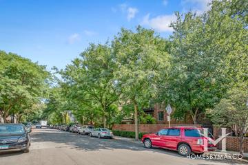 1651 N. Dayton building in the Lincoln Park neighborhood of Chicago, IL