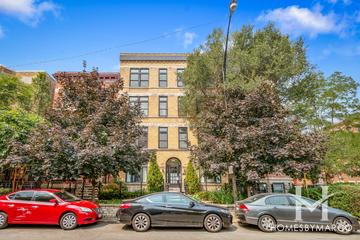 2220 N. Sedgwick building in the Lincoln Park neighborhood of Chicago, IL