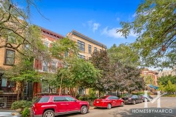 2220 N. Sedgwick building in the Lincoln Park neighborhood of Chicago, IL