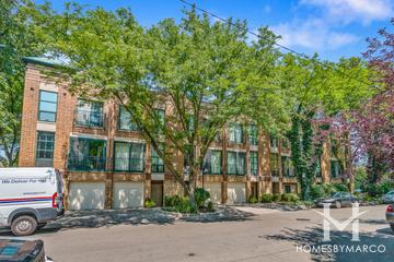 2501 N. Wayne Ave building in the Lincoln Park neighborhood of Chicago, IL