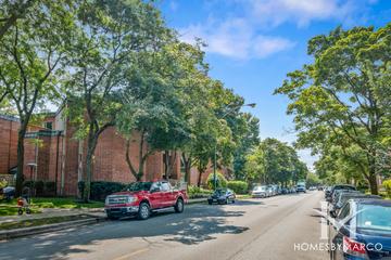 2045 N. Larrabee St. building in the Lincoln Park neighborhood of Chicago, IL