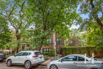 627 W. Arlington Pl building in the Lincoln Park neighborhood of Chicago, IL