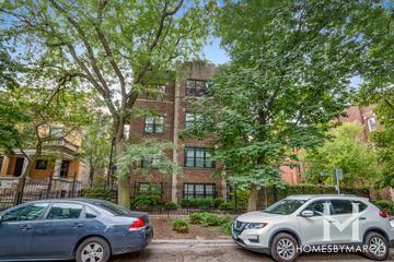627 W. Arlington Pl building in the Lincoln Park neighborhood of Chicago, IL