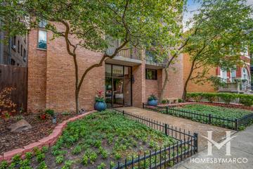 2333 N. Geneva Terrace building in the Lincoln Park neighborhood of Chicago, IL
