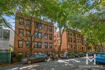 2743 N. Hampden Ct building in the Lincoln Park neighborhood of Chicago, IL