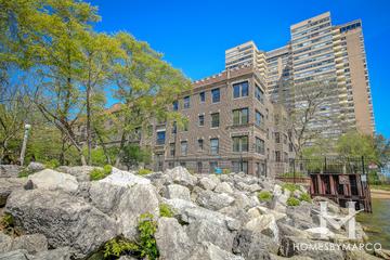 6251 N. Sheridan building in the Edgewater neighborhood of Chicago, IL