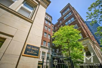 1038 W. Balmoral building in the Edgewater neighborhood of Chicago, IL