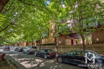 Willow Court building in the Wicker Park neighborhood of Chicago, IL
