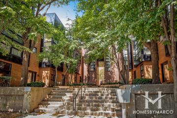 Willow Court building in the Wicker Park neighborhood of Chicago, IL