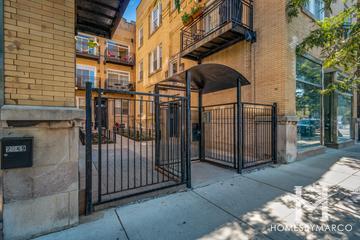 2549 N. Clark building in the Lincoln Park neighborhood of Chicago, IL