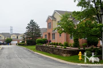 Photos of Briarton Place Condos subdivision in Glen Ellyn, IL