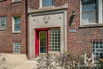 2013-2015 N. Leavitt building in the Bucktown neighborhood of Chicago, IL