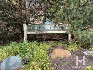 Photos of Royal Oak Estates subdivision in Orland Park, IL