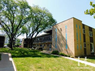 Photos of 1019 Peterson building in Park Ridge, IL